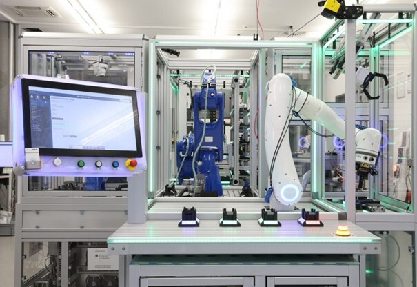 Intelligenter „Leitstand“ der Produktionsinsel_PHUKET der smartFactory-KL